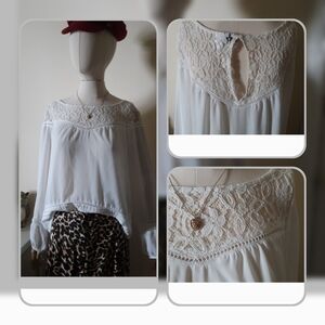 Devided White Bell sleeve Top